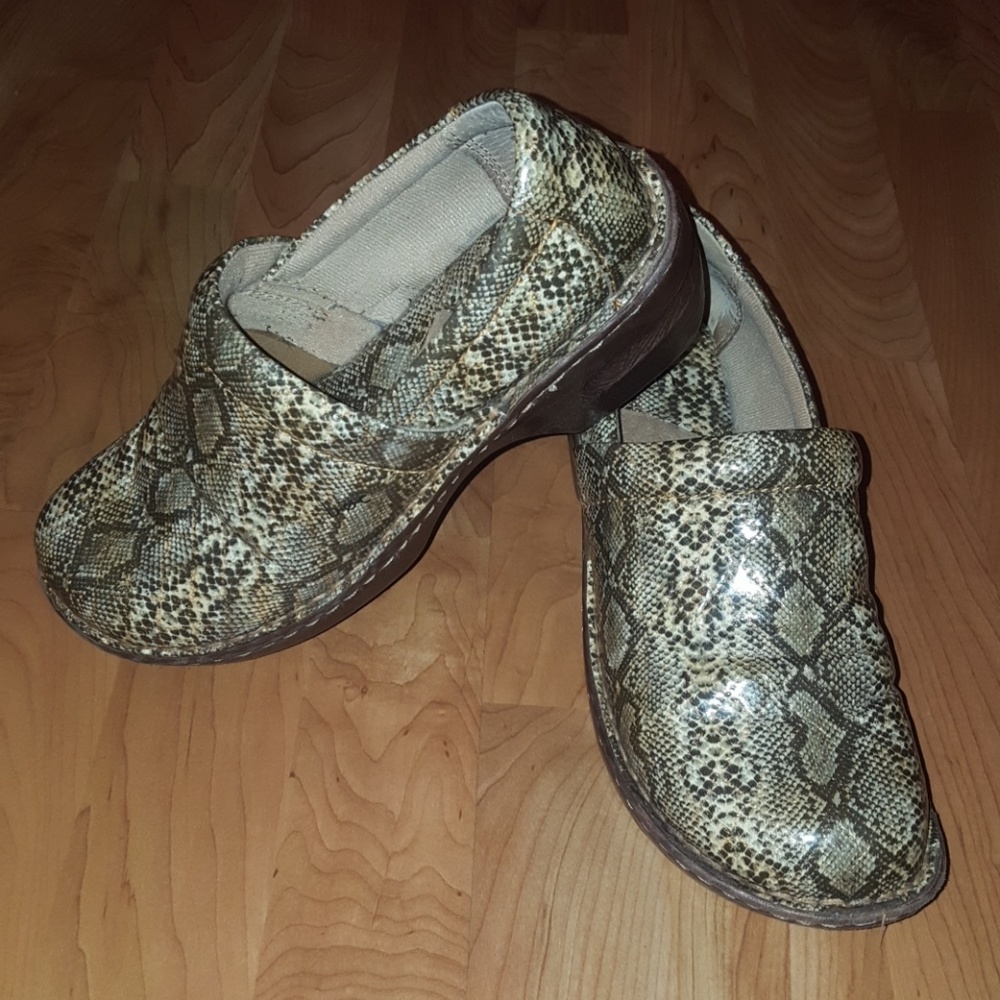 B.O.C. Born womens clogs